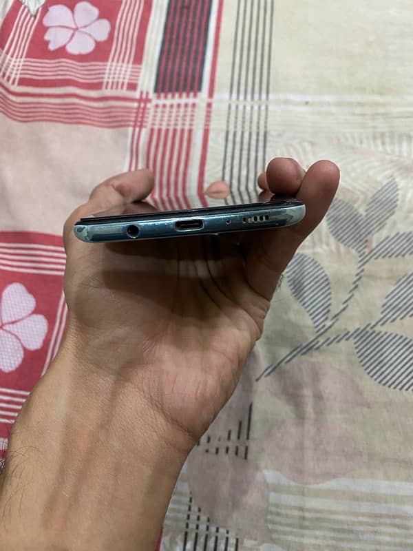 Samsung Galaxy A71 - half screen damage but touch Ok 1