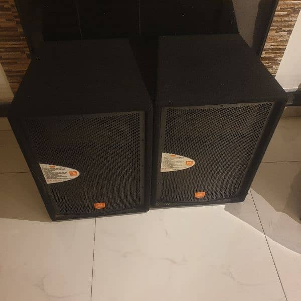 Original JBL JRX 100 speakers/subwoofers with built in amp 1