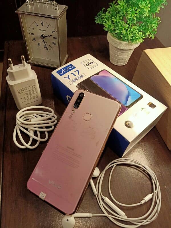 VIVO Y17 8/256 WITH BOX AND CHARGER 1