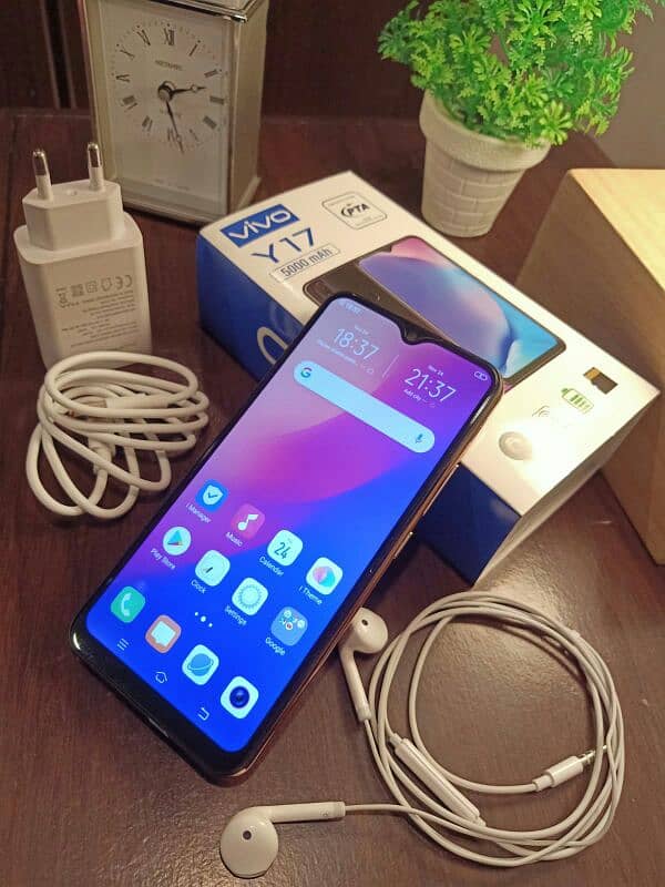 VIVO Y17 8/256 WITH BOX AND CHARGER 2