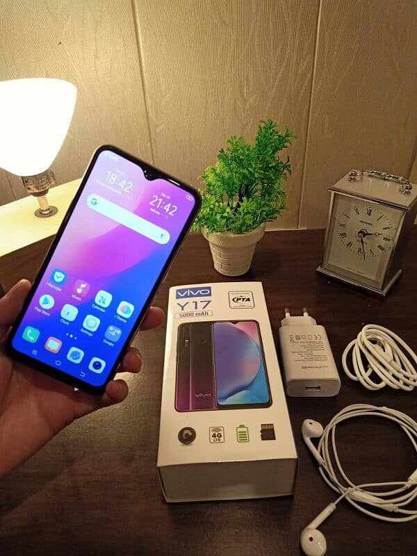 VIVO Y17 8/256 WITH BOX AND CHARGER 4