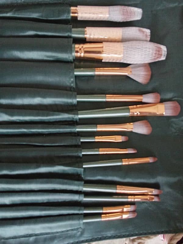 makeup brushes 2