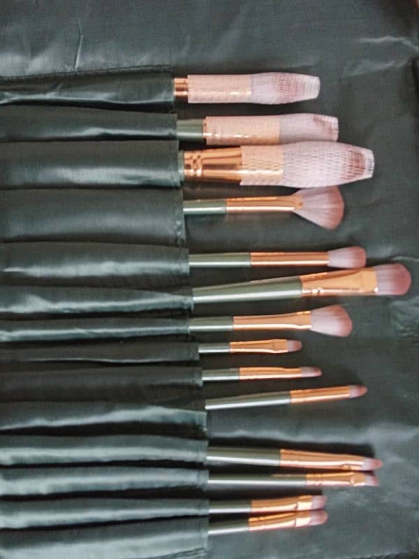 makeup brushes 4