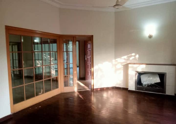 2-Kanal 7 bed Brand New Luxury Bungalow For Sale at Top Location Near Haily Tower & Gloria jeans 0