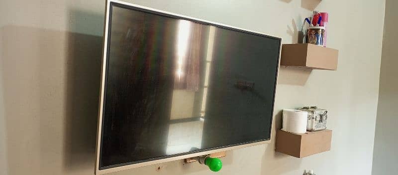 LCD ECOSTAR SIMPLE WITH GOOD CONDITION 3