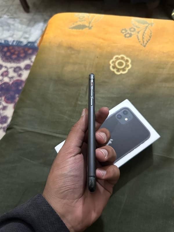 iPhone 11 128gb PTA Approved 5