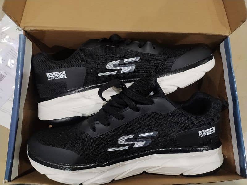 SKECHERS MAX CUSHIONING 0