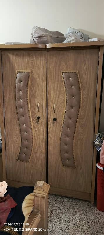 wardrobe for sale in perfect condition 2