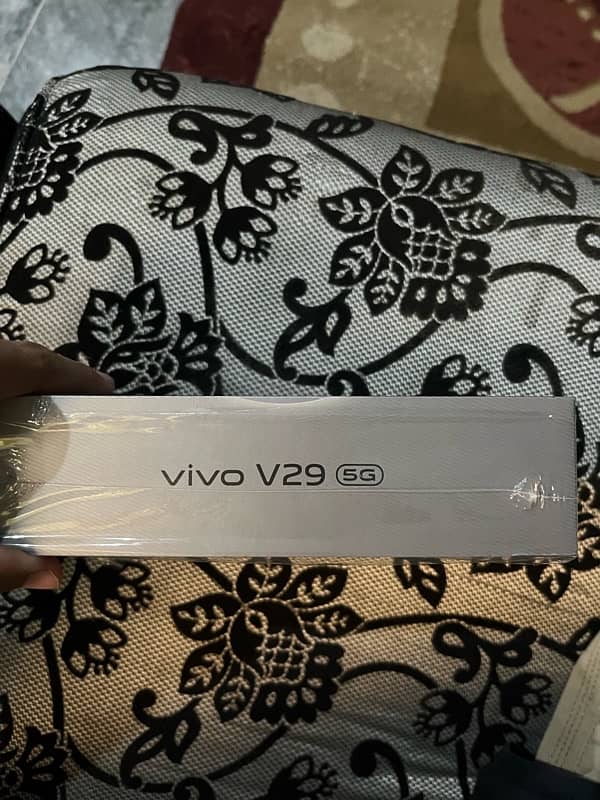 Vivo v29 5G 10/10 condition just slightly used 3