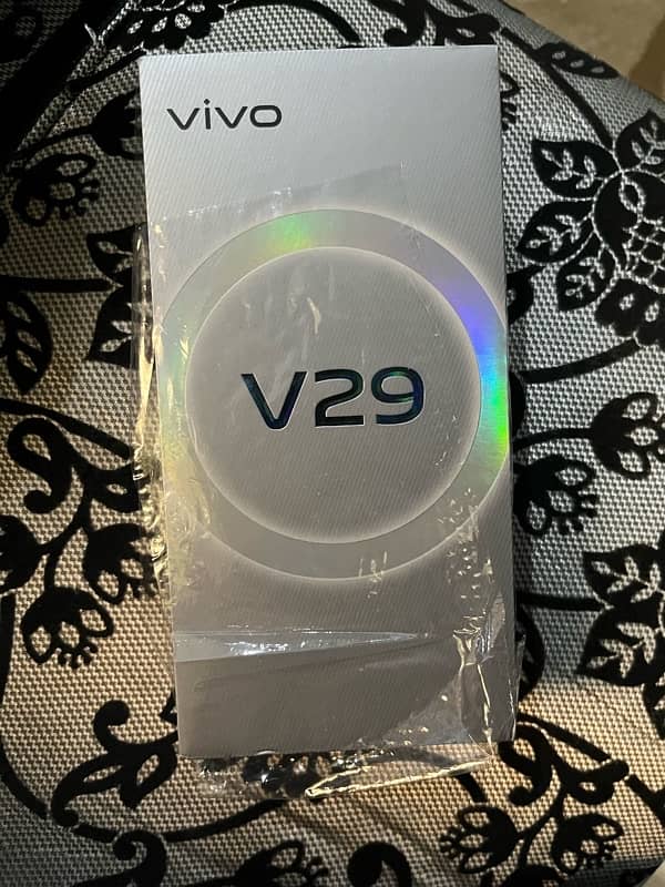 Vivo v29 5G 10/10 condition just slightly used 4