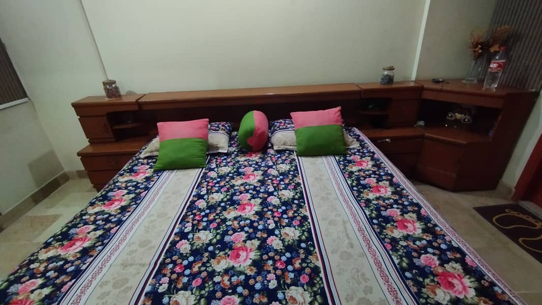 Bed Set (With Mattress) With 3 Side Tables & Dressing Table 1