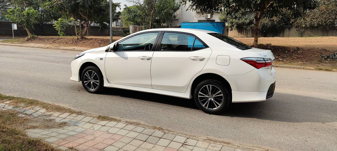 Toyota Corolla Altis 2021 4