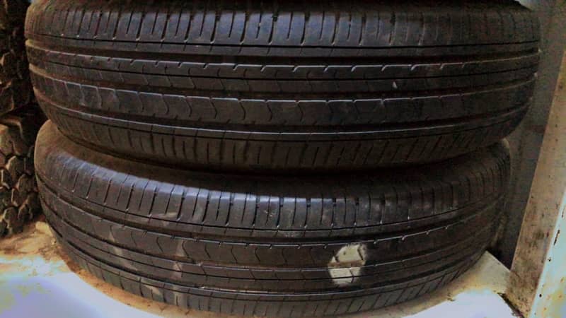 new and used tyre available whole sell price 4