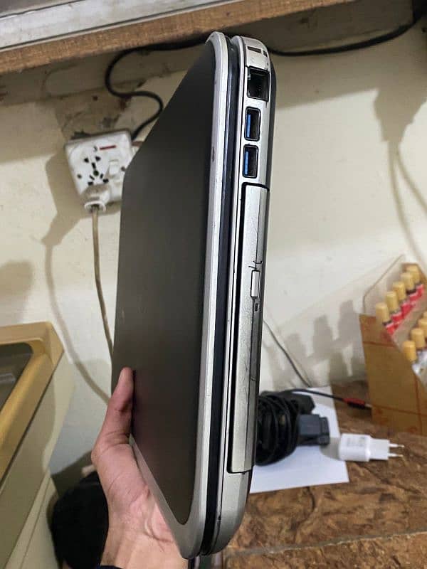 Dell Inspiration 5520 Laptop core i3 3