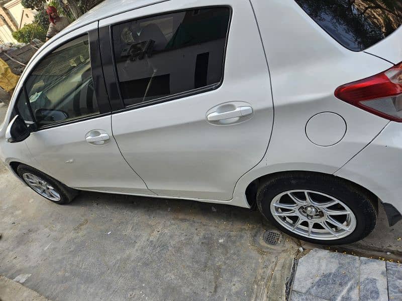 Toyota Vitz 2013 17