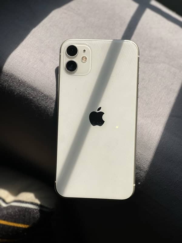 IPHONE 11 (128GB) 3