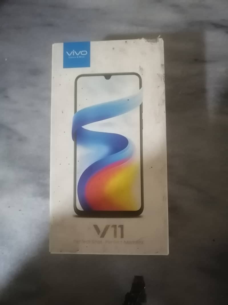 Vivo V11 with full Box, 4 /128, official PTA Dual sim 2