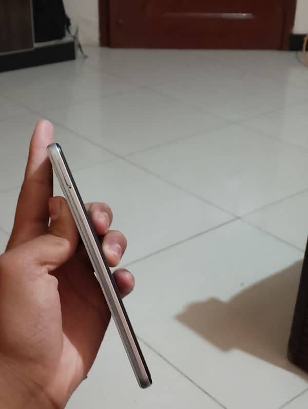 10/9.5 like a new phone in good condition 6/128 galaxy a32 2