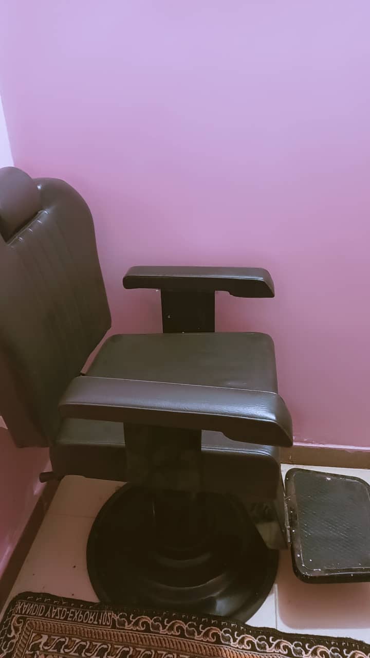 Salon chair, Beauty parlour chair 0