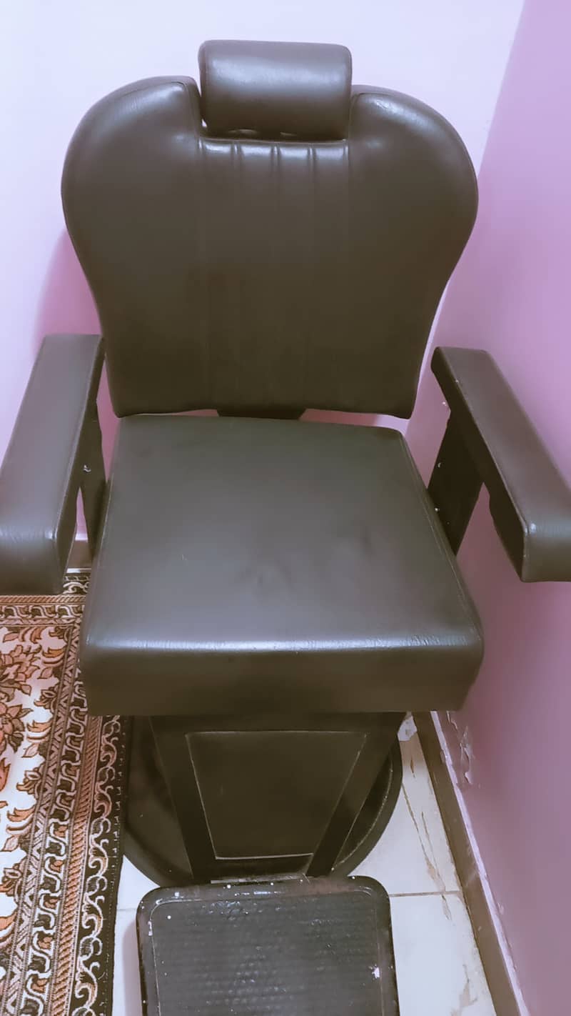 Salon chair, Beauty parlour chair 1