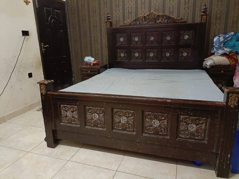 king size bed with dessing and side table 1