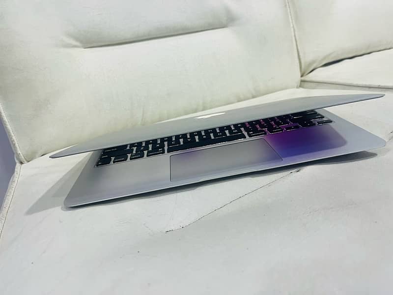 Apple MacBook 2015 At WholeSale Prices Quantity Available 4