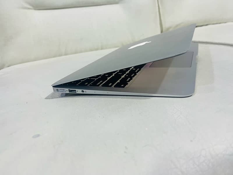 Apple MacBook 2015 At WholeSale Prices Quantity Available 5