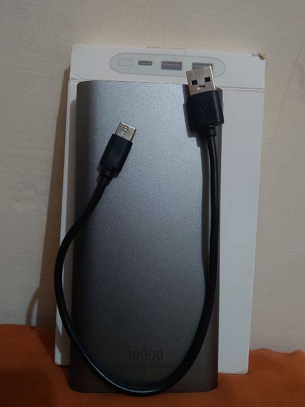 Samsung 10000 mah fast charging power bank. 1