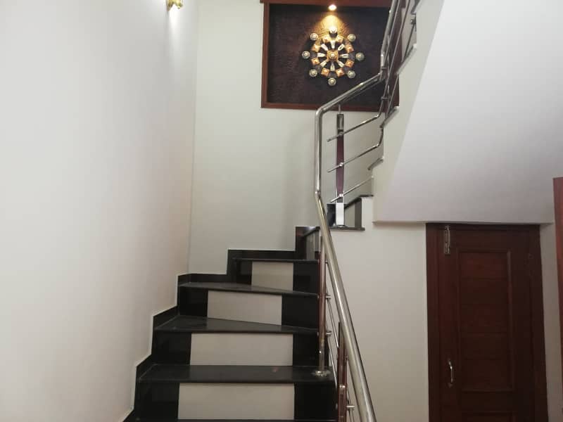 Slightly Used Luxury 10 Marla House Available For Rent in Janiper Block Bahria Town Lahore 5