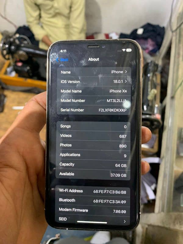 iphone XR convert back Thora SA broken hai 1