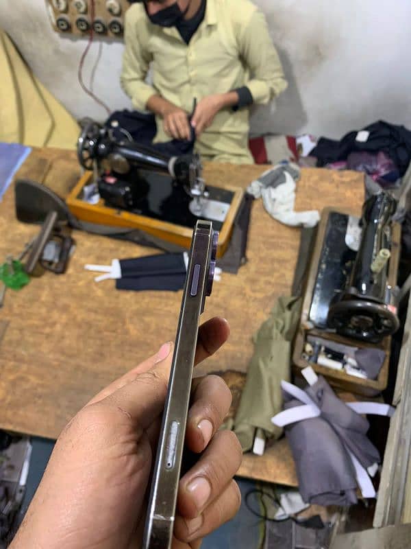 iphone XR convert back Thora SA broken hai 2