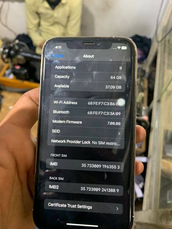 iphone XR convert back Thora SA broken hai 3