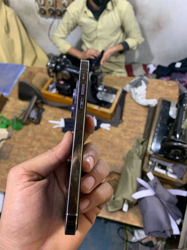 iphone XR convert back Thora SA broken hai 5