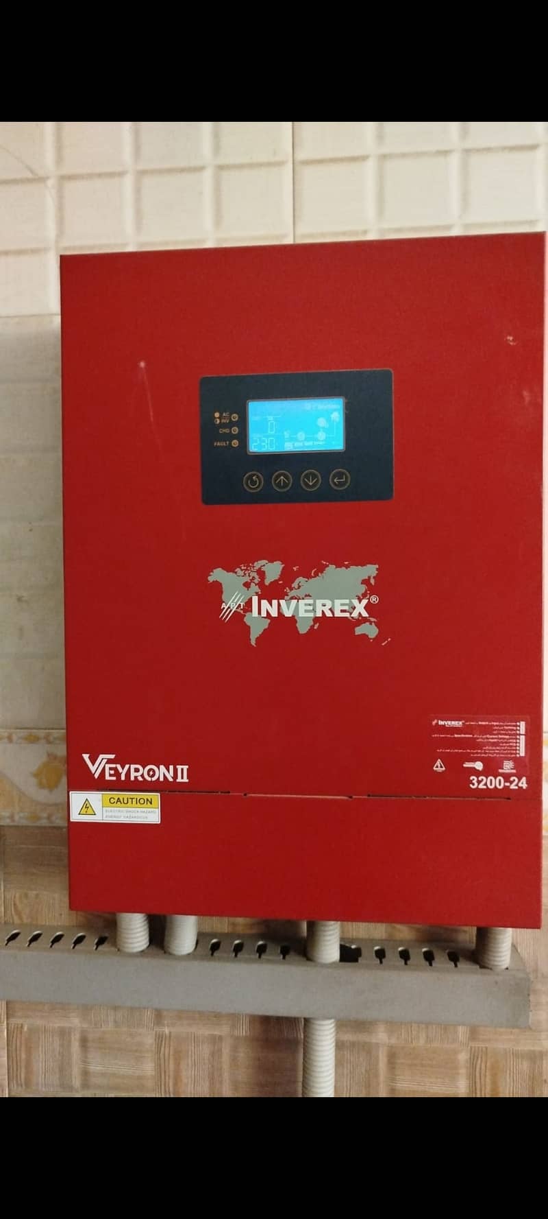 Inverex 3.2 24V with 2 batteries 0