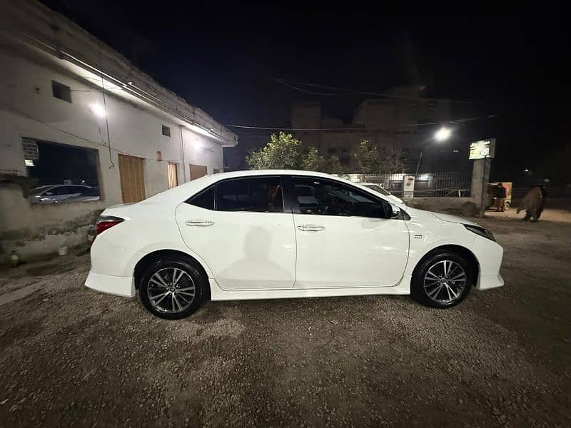 Toyota corolla Altis Grande 1.8. 2022 back interior 4