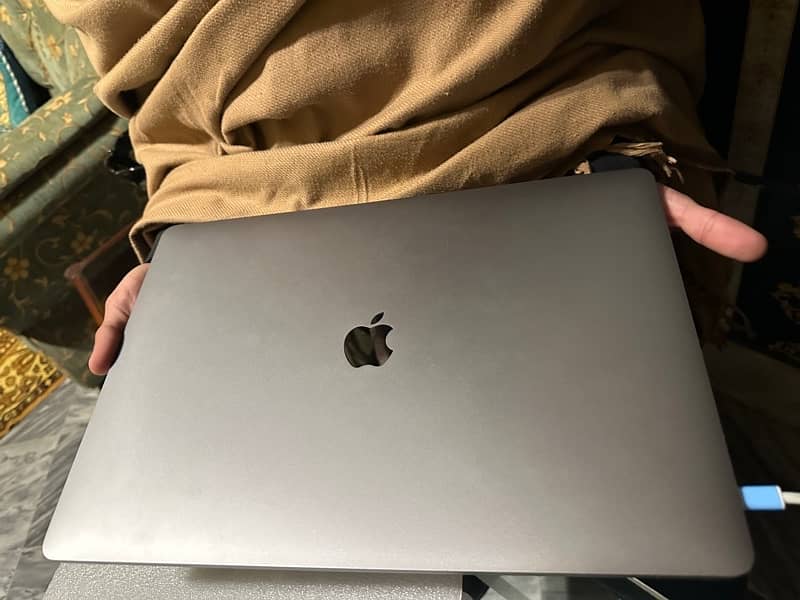 macbook pro 2019 7