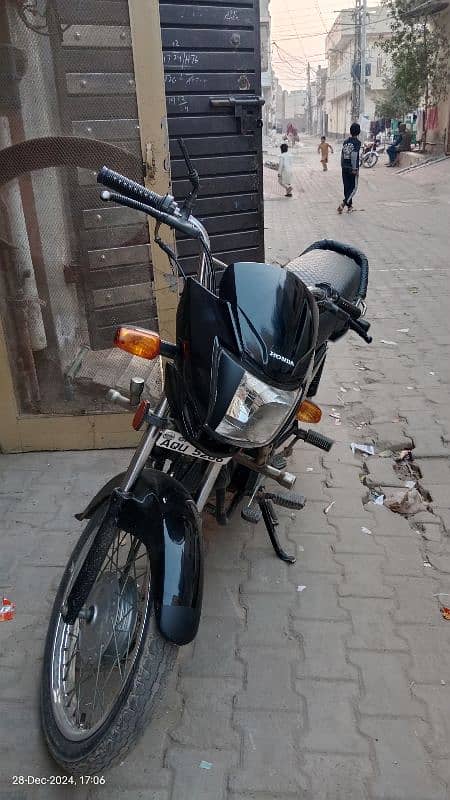 Honda pridor 100 cc blaik 2022- 2023 model Punjab no 0