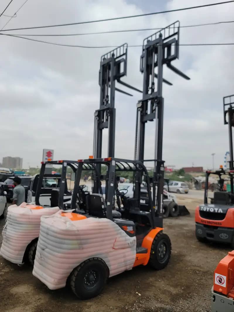 3 Ton Brand New Forklifts Lifters for Sale in Karachi, All Pakistan D 9