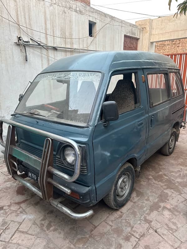 Suzuki Carry 1990 New paint Good tayers . I nead mony 0