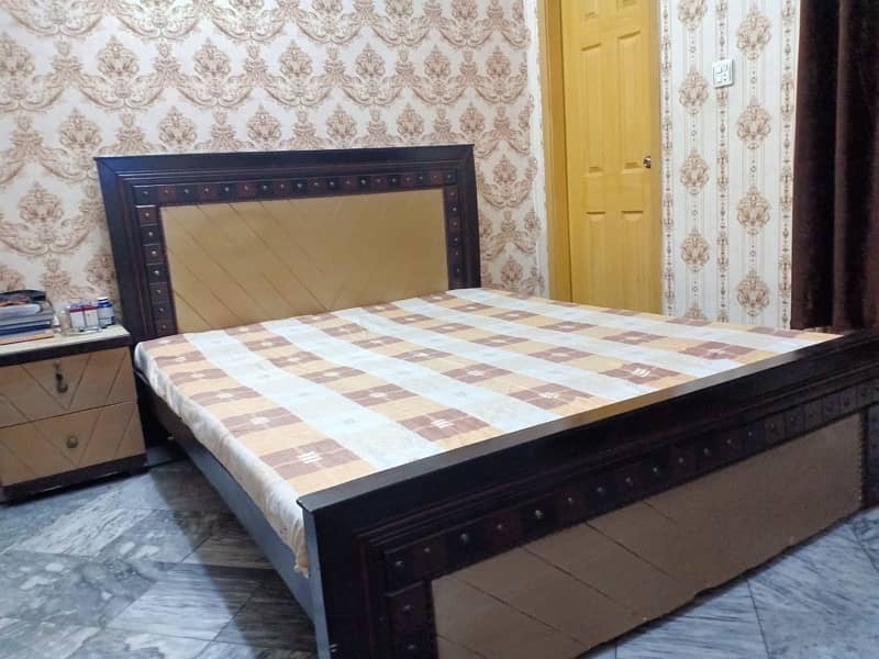 Wooden Queen Bed 0