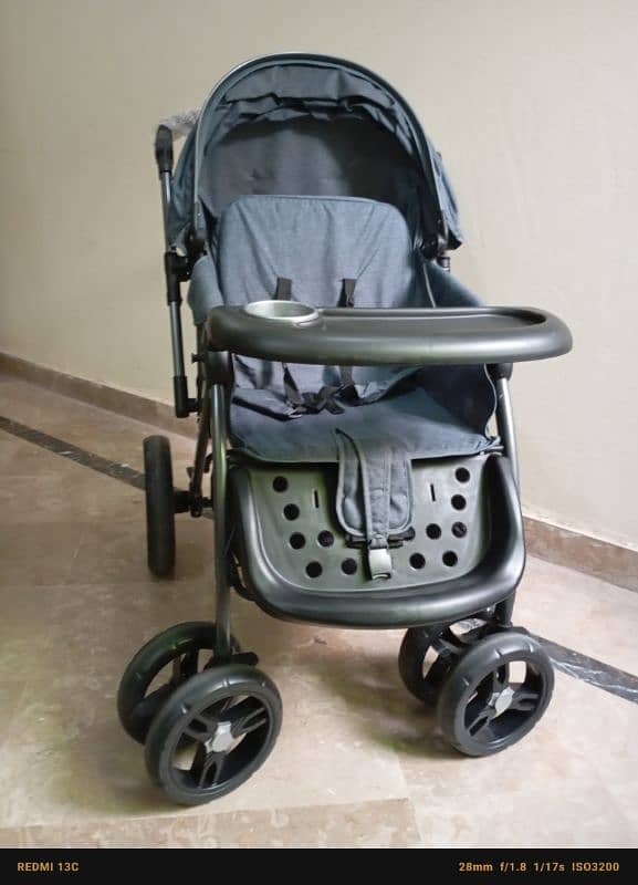 Imported Pram in Large Size available for Sale 3