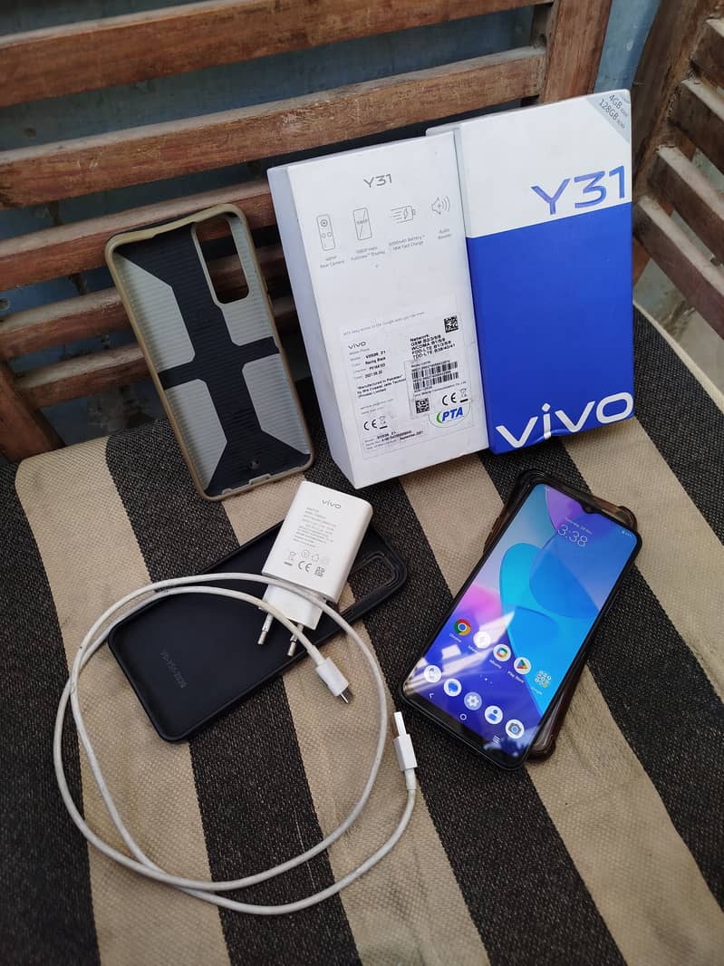 Vivo Y31 with accessories 2