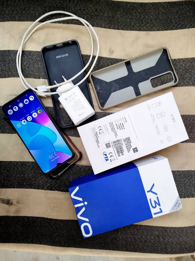 Vivo Y31 with accessories 3