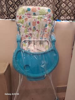 babby sitter chair and newborn swing