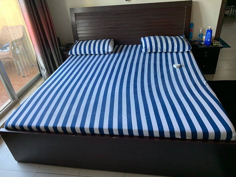 King size bed for sale 1