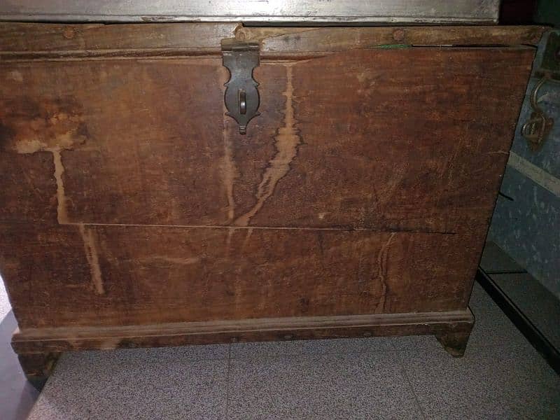 2 Trunk |  2 wooden Trunk | 2 Antique wooden trunk 0