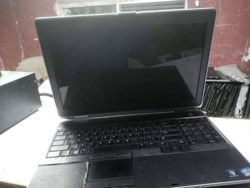 DELL LATITUDE CONDITION GOOD 1