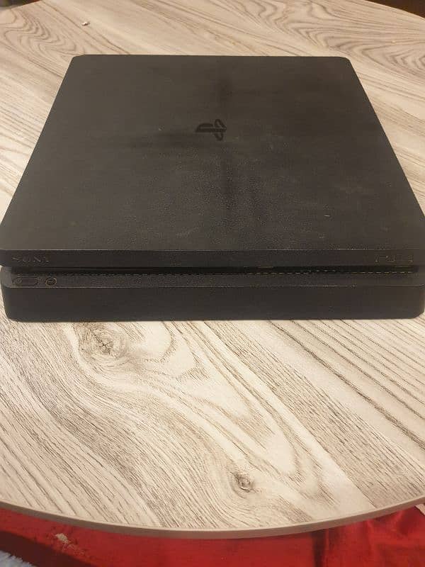 PS4 Console 500GB slightly used good condition with 2 controllers 2