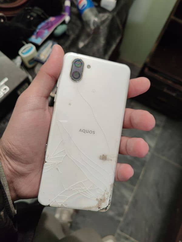 aquos r3 for parts (dead) 1