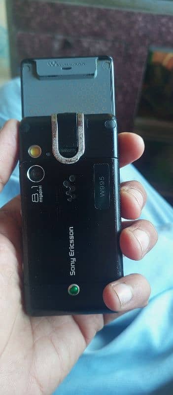 Sony Ericsson w995 chargar k saty non pta 1